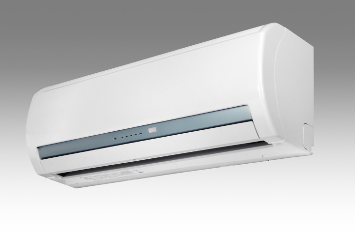 hvac technician repair air conditioner
